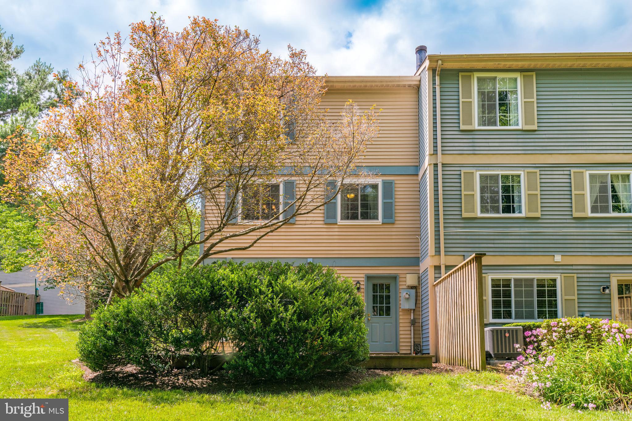 1600 Barnstead Drive Reston, VA 20194 - Photo 35 of 37 Rear view of the house