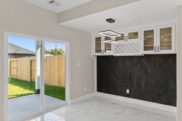 $2,100 | 7925 Colonial Lane, Houston, TX 77051