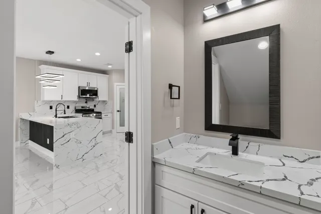 $2,100 | 7925 Colonial Lane, Houston, TX 77051