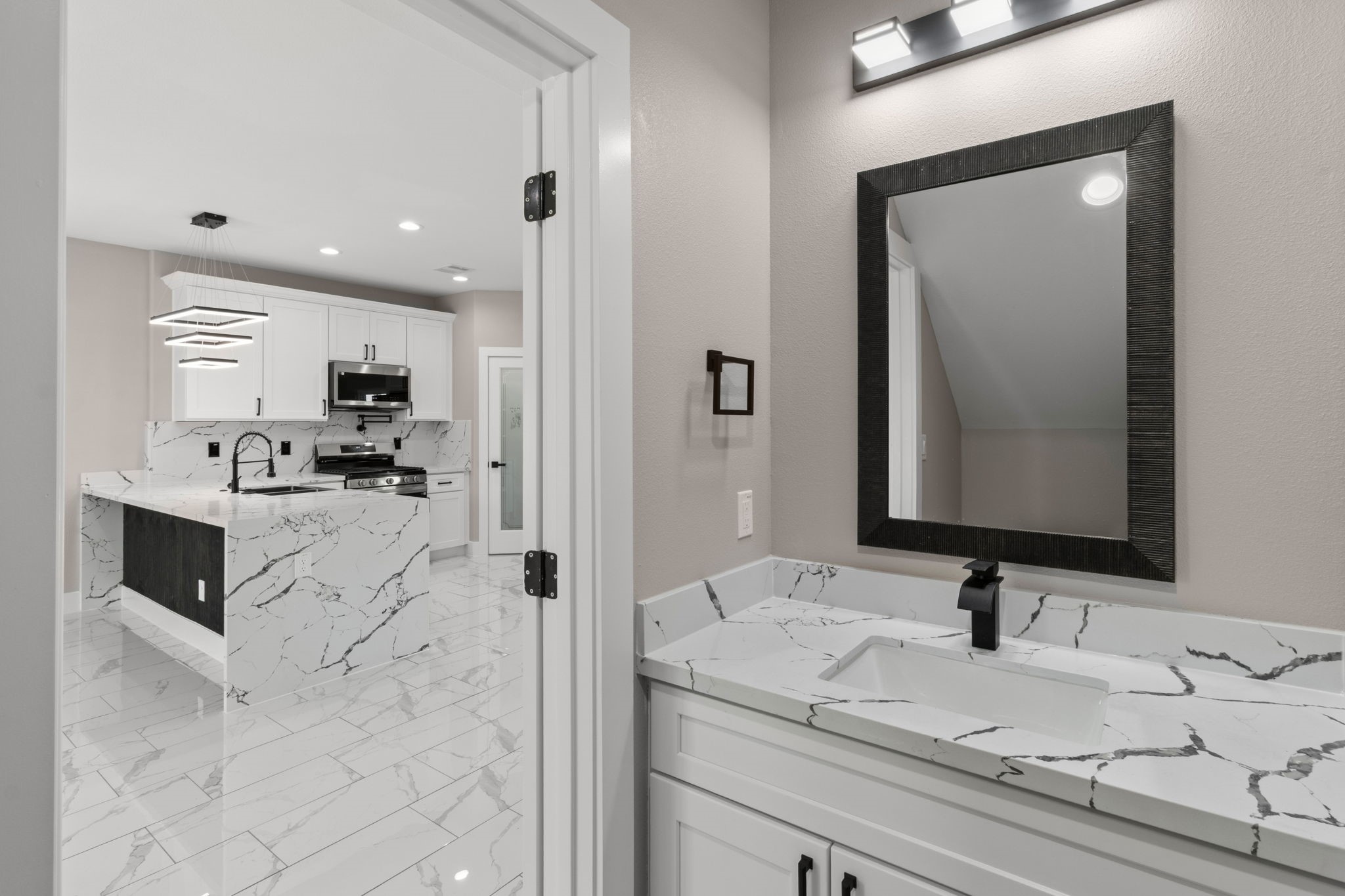 7925 Colonial Lane Houston, TX 77051 - Photo 13 of 30