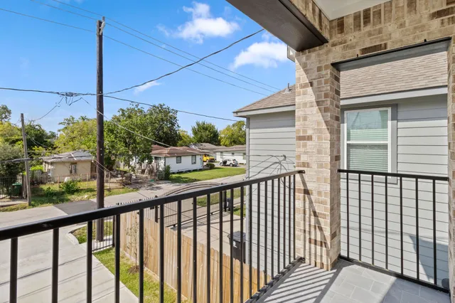 $2,100 | 7925 Colonial Lane, Houston, TX 77051