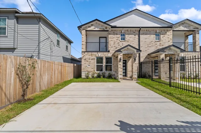 $2,100 | 7925 Colonial Lane, Houston, TX 77051