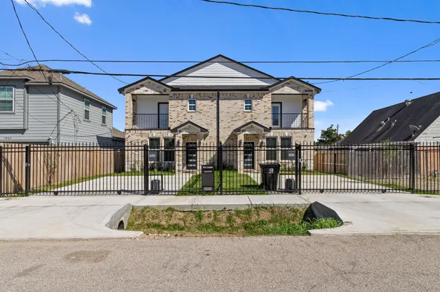 $2,100 | 7925 Colonial Lane, Houston, TX 77051