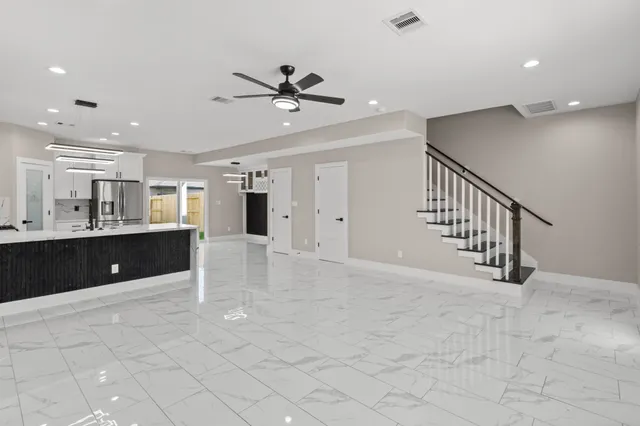 $2,100 | 7925 Colonial Lane, Houston, TX 77051