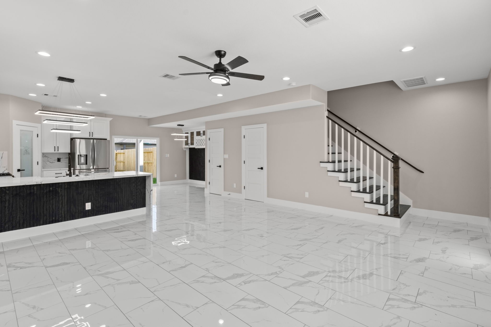 7925 Colonial Lane Houston, TX 77051 - Photo 4 of 30