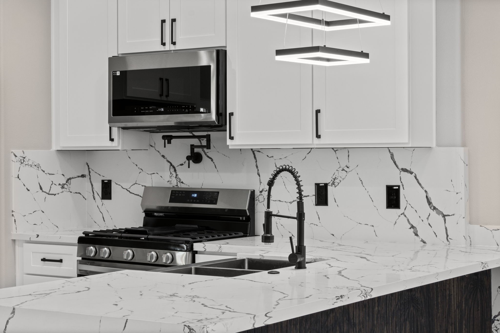 7925 Colonial Lane Houston, TX 77051 - Photo 7 of 30