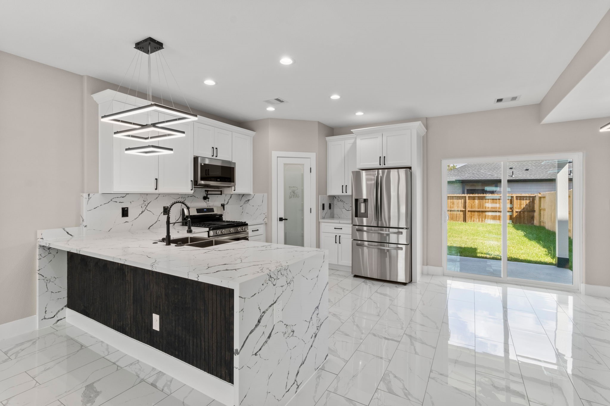 7925 Colonial Lane Houston, TX 77051 - Photo 9 of 30