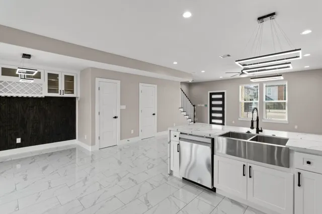 $2,100 | 7925 Colonial Lane, Houston, TX 77051