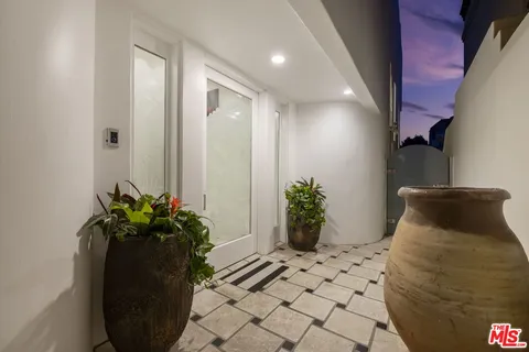 $3,395,000 | 120 Mast Mall, Marina del Rey, CA 90292