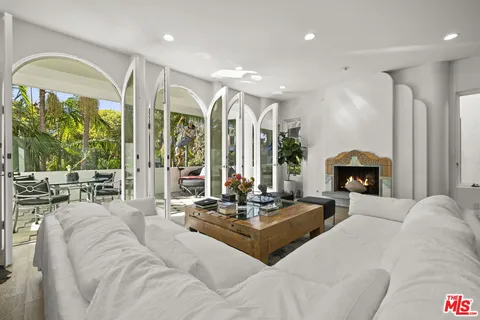 $3,395,000 | 120 Mast Mall, Marina del Rey, CA 90292