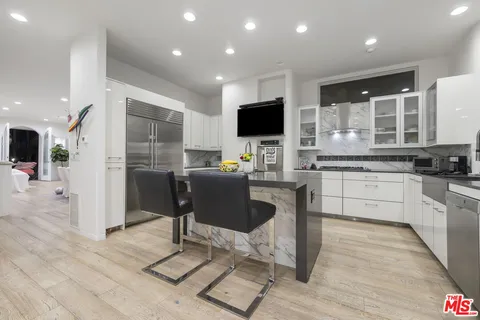 $3,395,000 | 120 Mast Mall, Marina del Rey, CA 90292