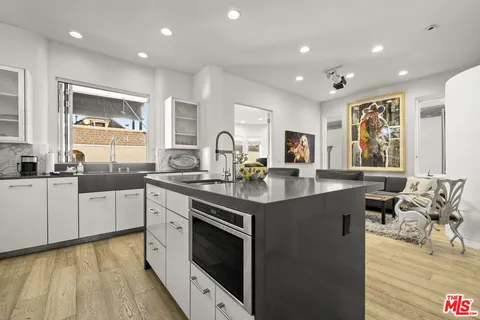 $3,395,000 | 120 Mast Mall, Marina del Rey, CA 90292