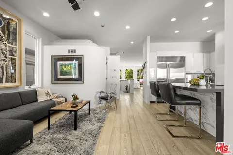 $3,395,000 | 120 Mast Mall, Marina del Rey, CA 90292