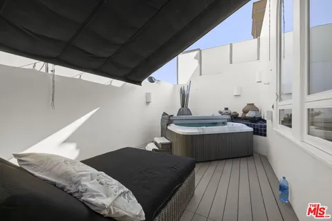 $3,395,000 | 120 Mast Mall, Marina del Rey, CA 90292