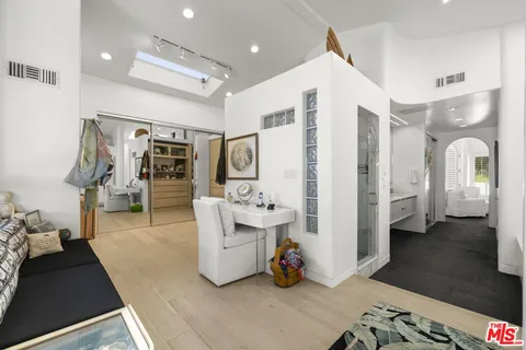 $3,395,000 | 120 Mast Mall, Marina del Rey, CA 90292