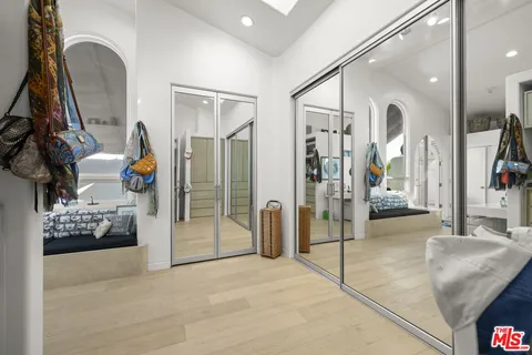 $3,395,000 | 120 Mast Mall, Marina del Rey, CA 90292