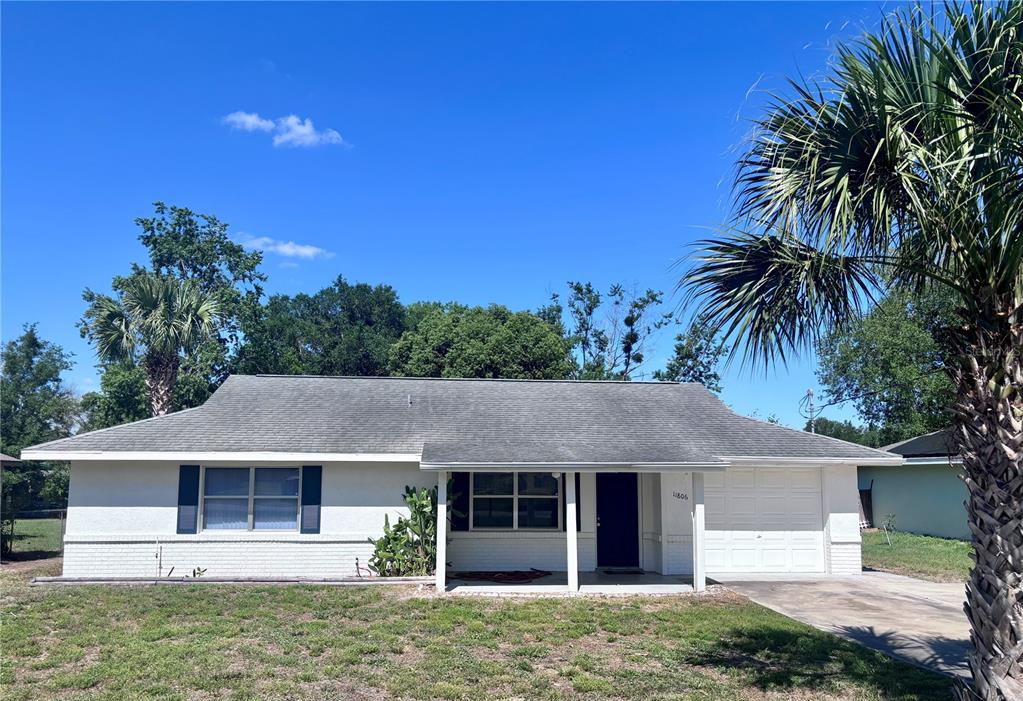 11806 Southeast 72nd Terrace Road Belleview, FL 34420 - Photo 1 of 13 front view of a house with a yard
