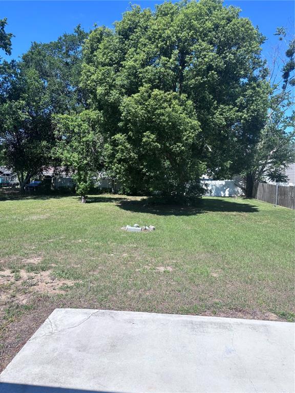 11806 Southeast 72nd Terrace Road Belleview, FL 34420 - Photo 2 of 13 a view of a park with large trees
