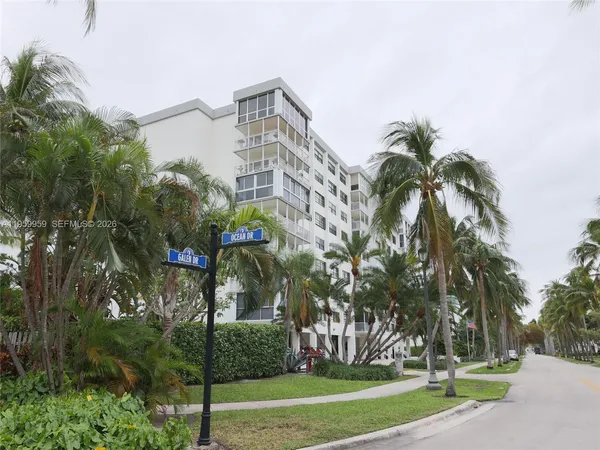 $6,500 | 550 Ocean Drive, Unit 8B, Key Biscayne, FL 33149