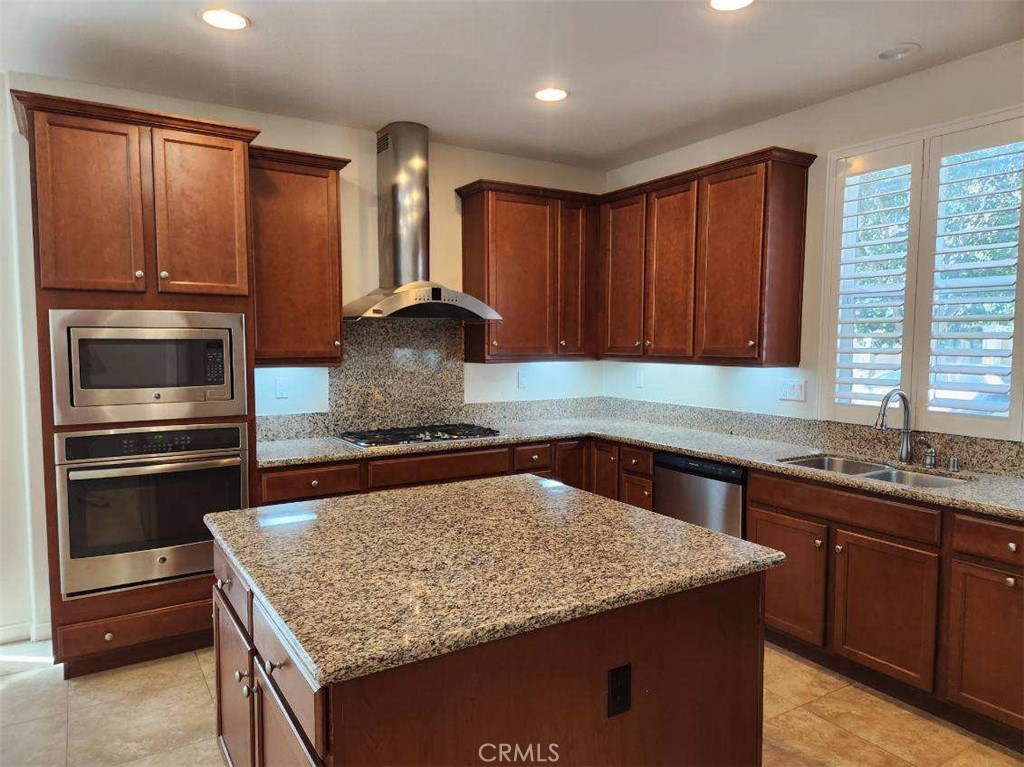 146 Violet Bloom Irvine, CA 92618 - Photo 8 of 25 a kitchen with a sink stove and cabinets