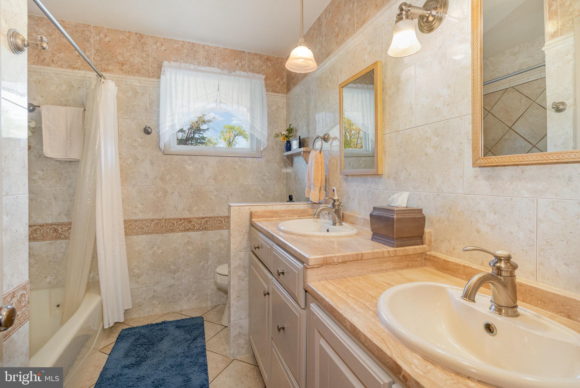114 Poplar Road New Cumberland, PA 17070 - Photo 11 of 26 Main bath