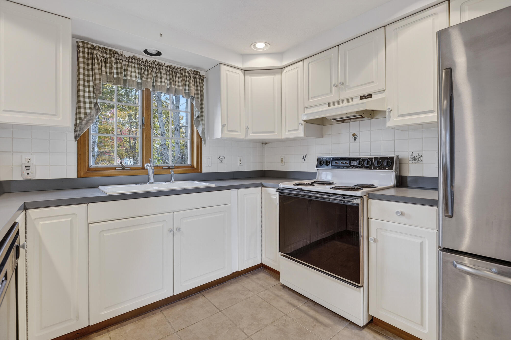 11 Second Avenue Scarborough, ME 04074 - Photo 7 of 44 11 Second Ave_W5_06