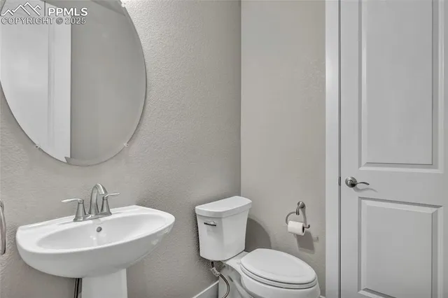 a view of entryway with a rug
