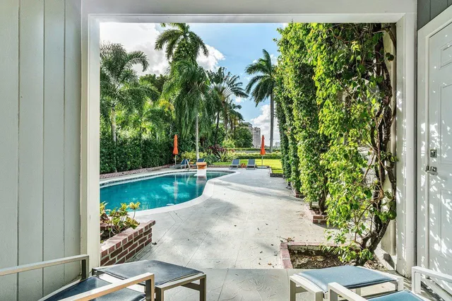 $150,000 | 15 South Lake Trail, Palm Beach, FL 33480