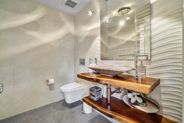 $150,000 | 15 South Lake Trail, Palm Beach, FL 33480