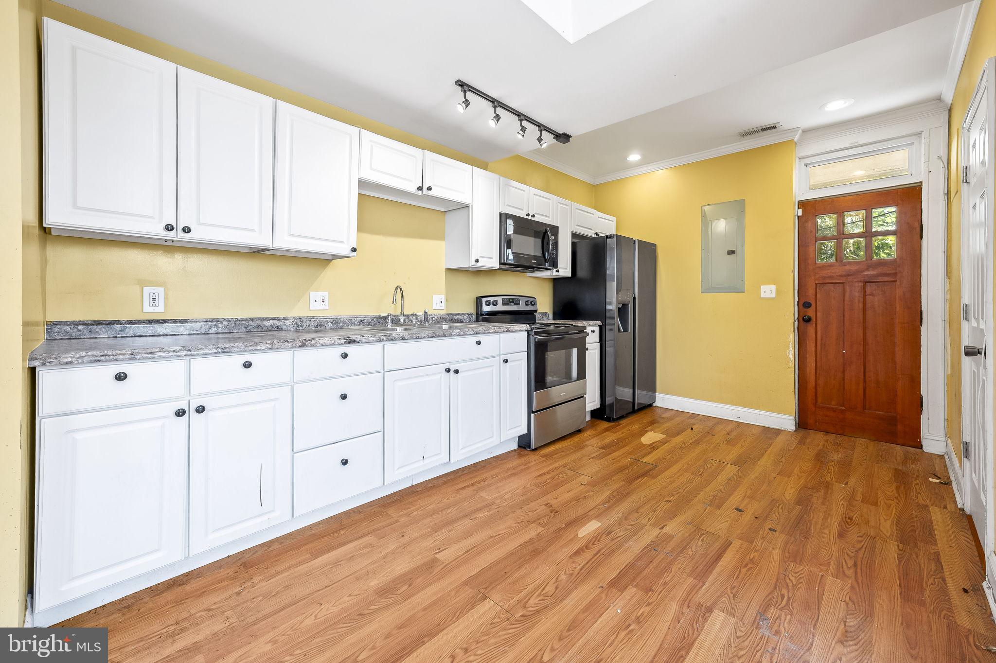 2882 Mayfield Avenue Baltimore, MD 21213 - Photo 9 of 23