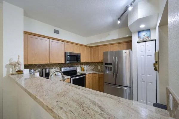 $3,000 | 1805 North Flagler Drive, Unit 107, West Palm Beach, FL 33407