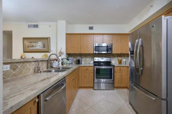 $3,000 | 1805 North Flagler Drive, Unit 107, West Palm Beach, FL 33407