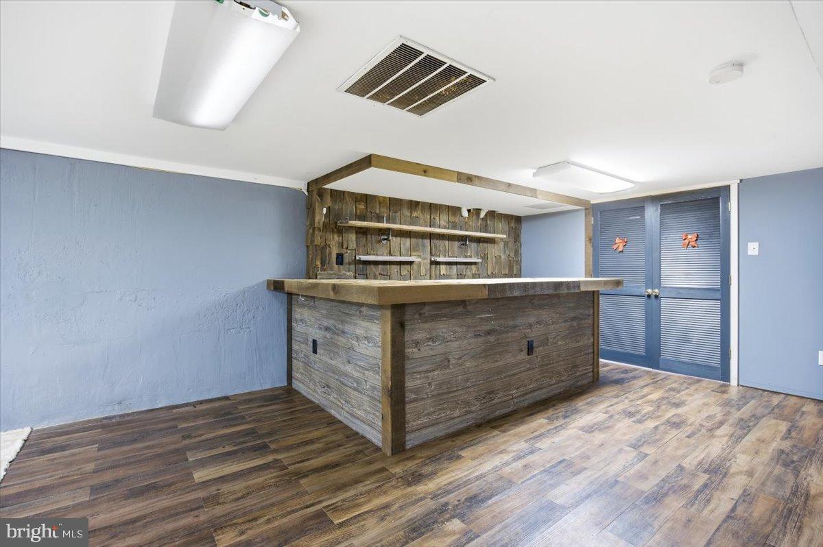 501 Windover Road Hatboro, PA 19040 - Photo 35 of 41 Basement Bar