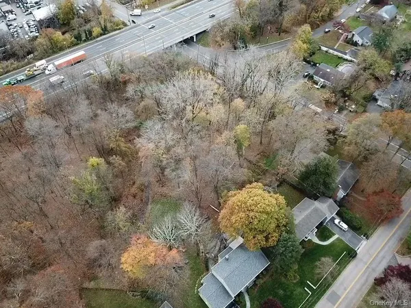 a view of a yard