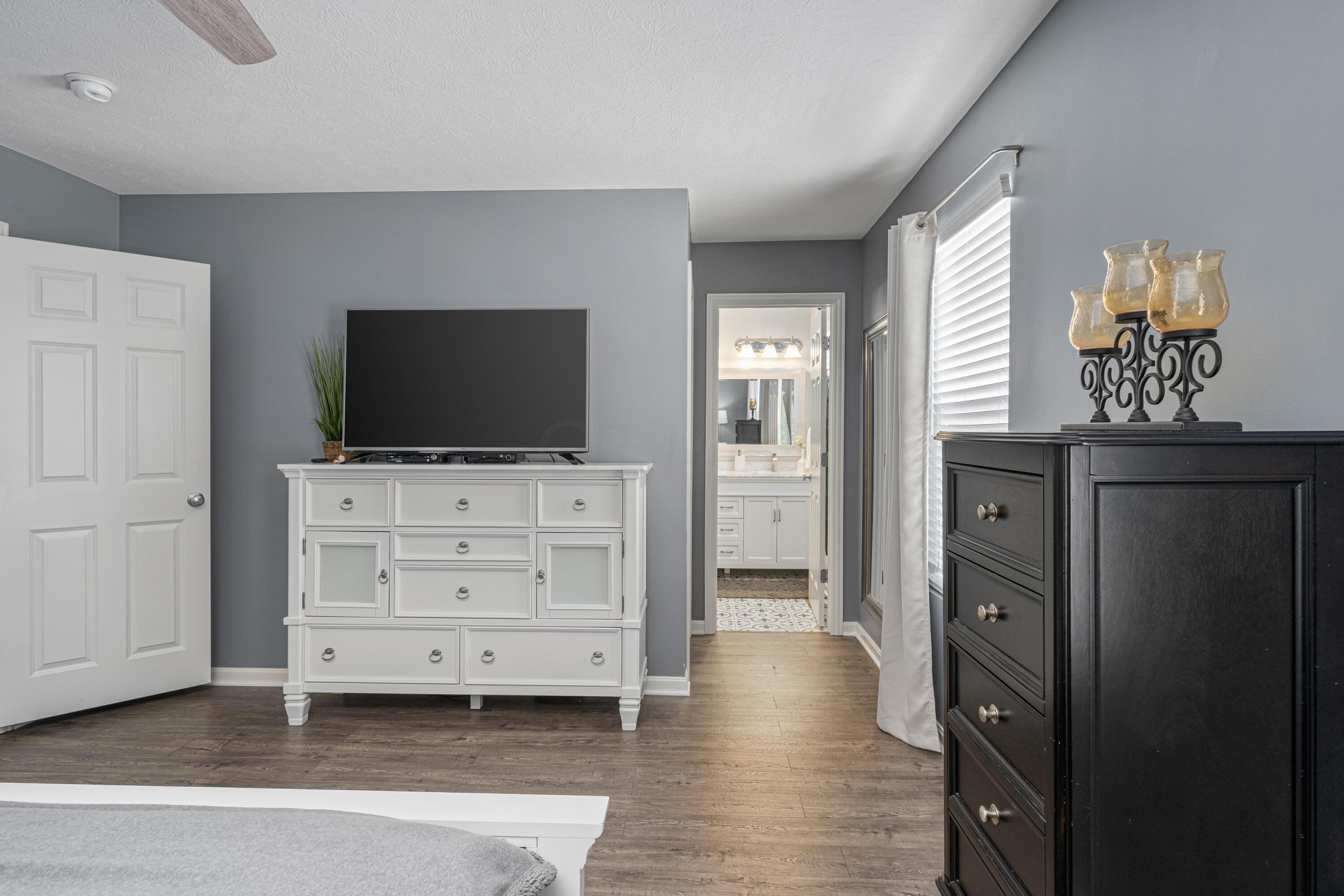 6056 Heckert Road Columbus, OH 43081 - Photo 22 of 42 Super Roomy Owner's Suite!