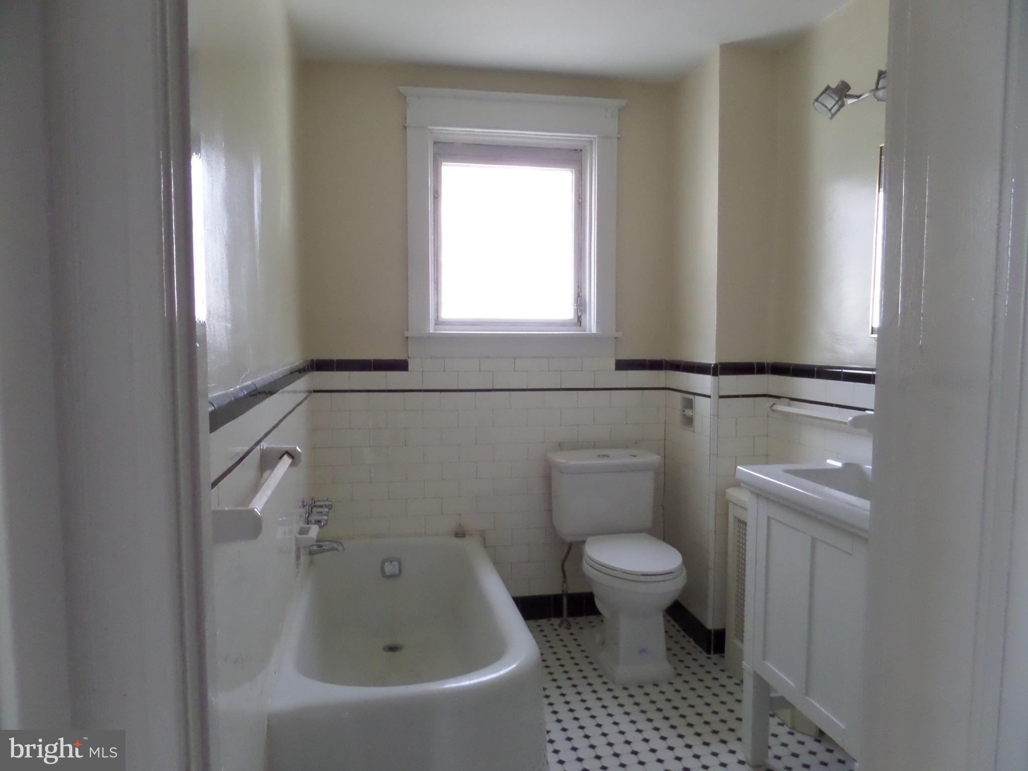 627 Arbor Road Cheltenham, PA 19012 - Photo 12 of 16 Hall Bath