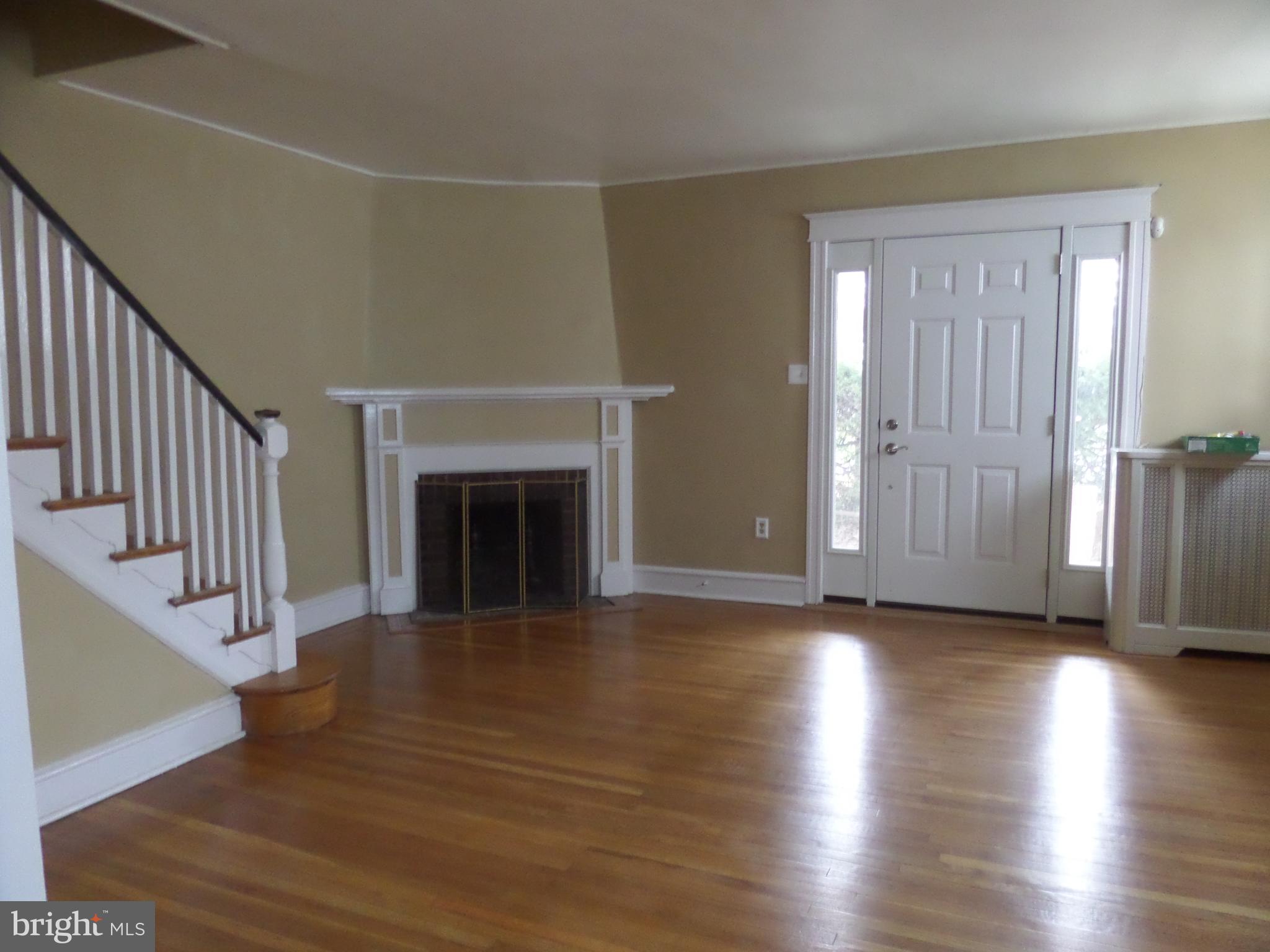 627 Arbor Road Cheltenham, PA 19012 - Photo 2 of 16 Living Room
