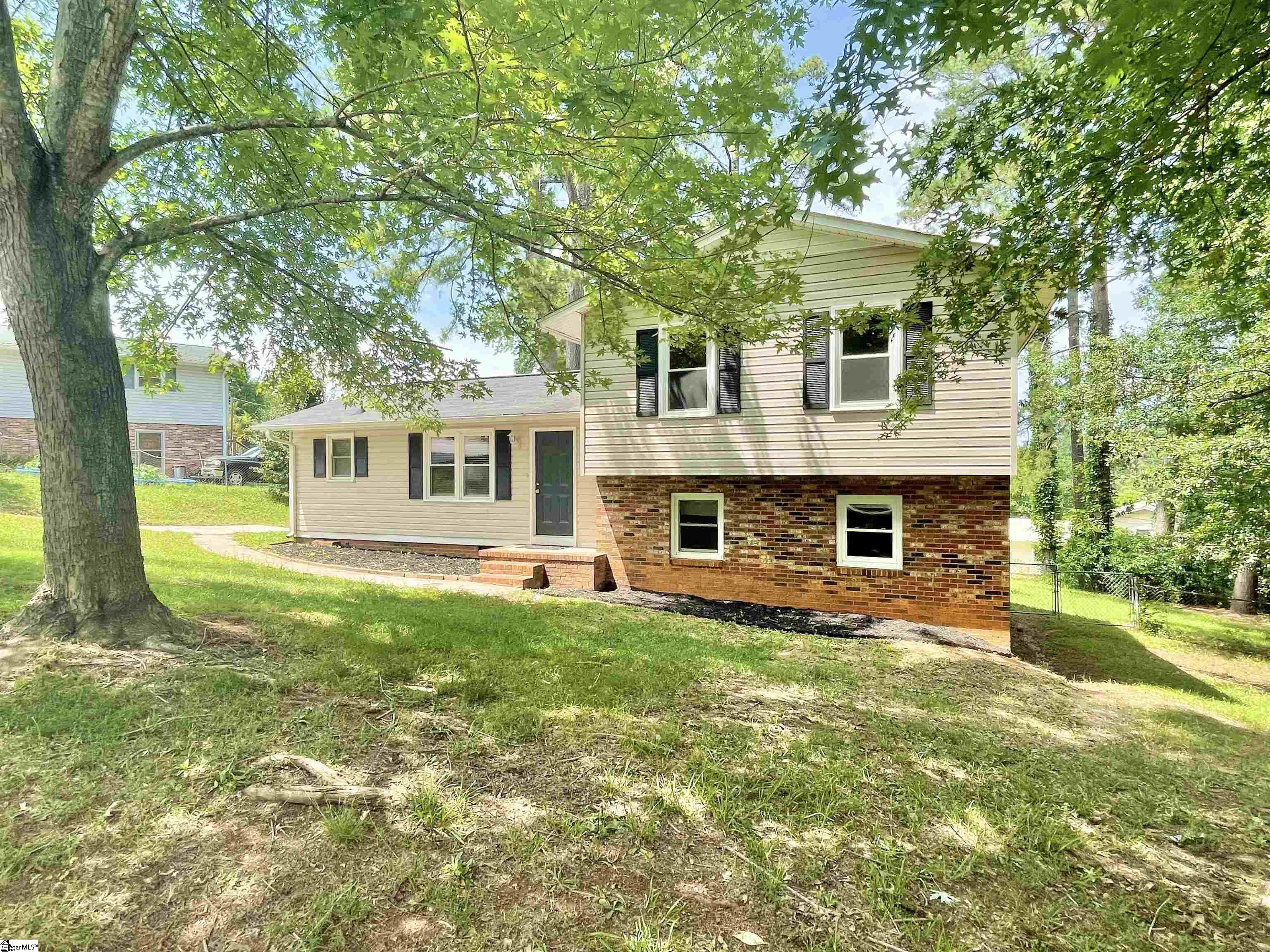 301 Jamestown Road Easley, SC 29640 - Photo 1 of 19