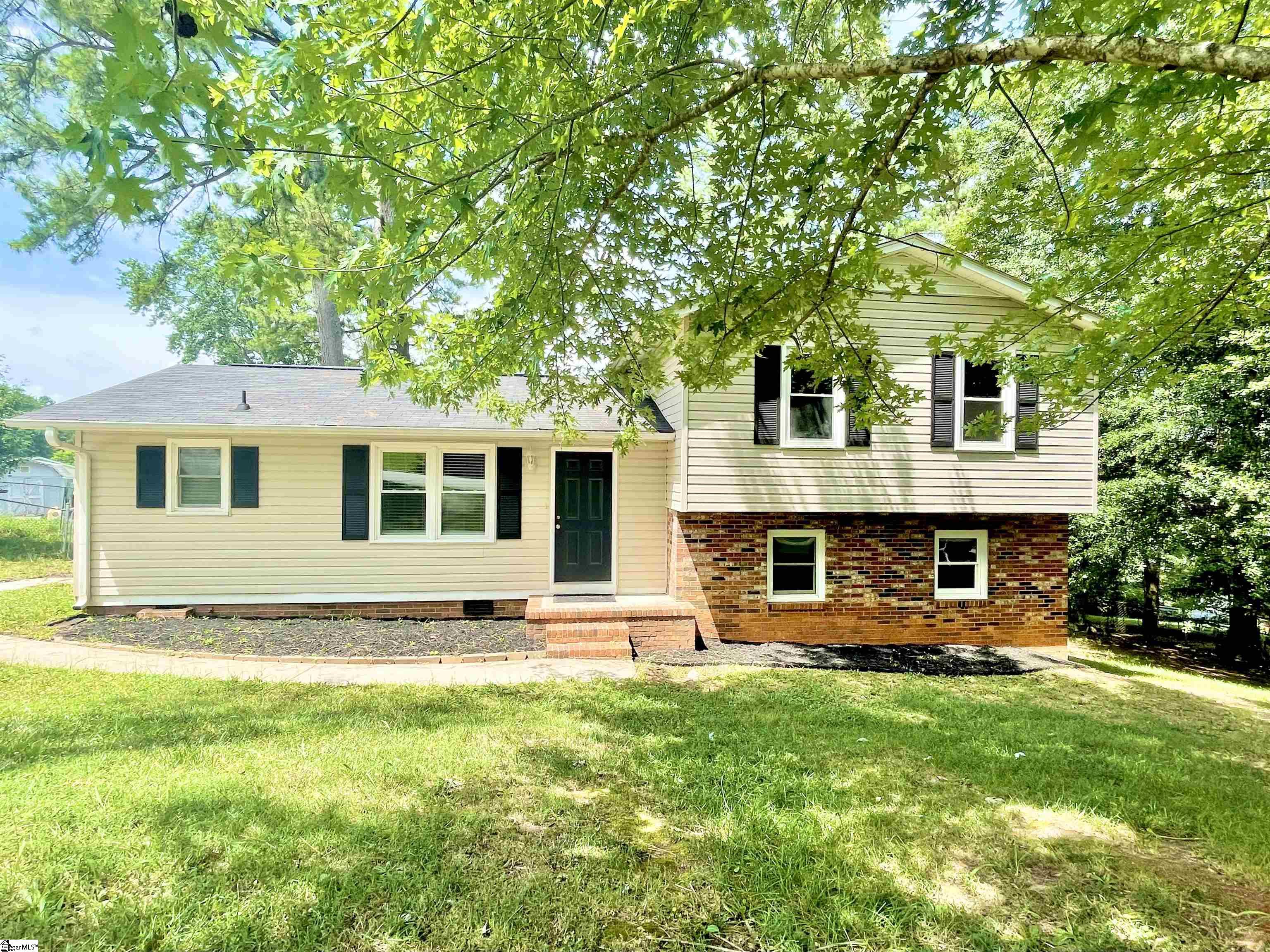 301 Jamestown Road Easley, SC 29640 - Photo 2 of 19