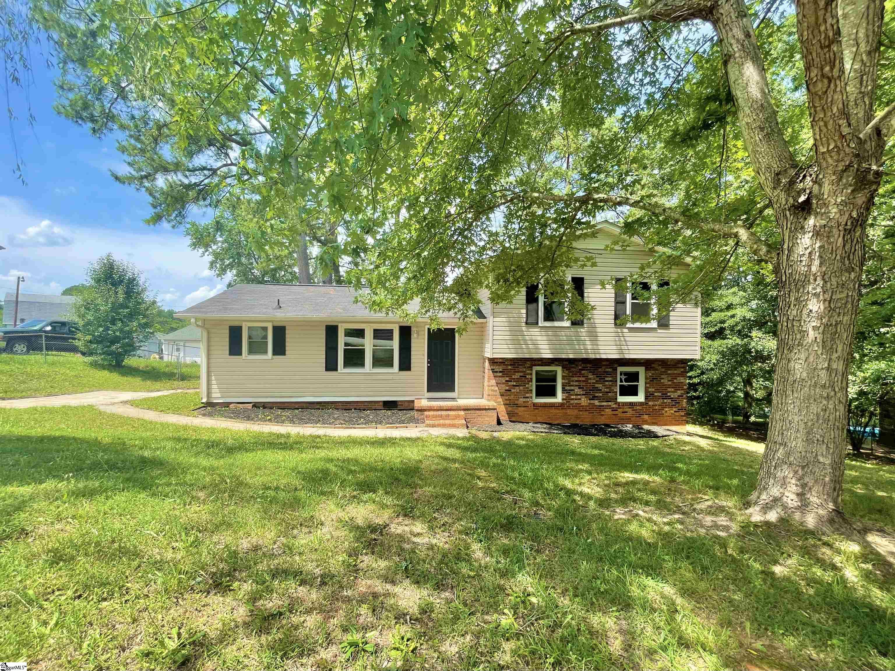 301 Jamestown Road Easley, SC 29640 - Photo 3 of 19