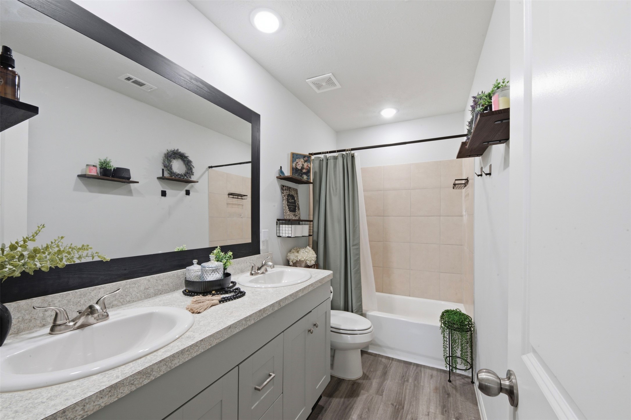 1523 22nd Street Hempstead, TX 77445 - Photo 14 of 26 Primary bathroom featuring double sinks and ample vanity space.