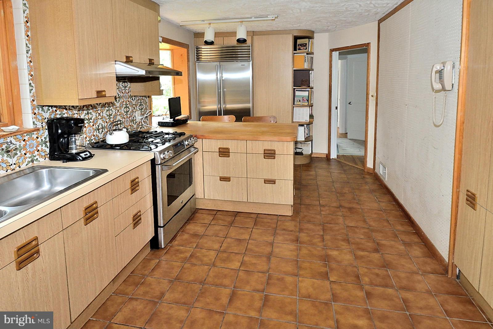 8020 Washington Road Alexandria, VA 22308 - Photo 4 of 20 Kitchen