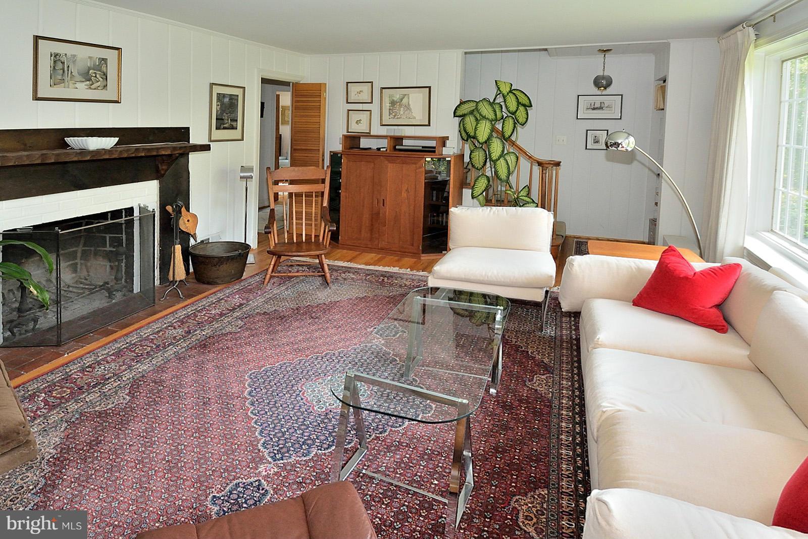8020 Washington Road Alexandria, VA 22308 - Photo 7 of 20 Living Room