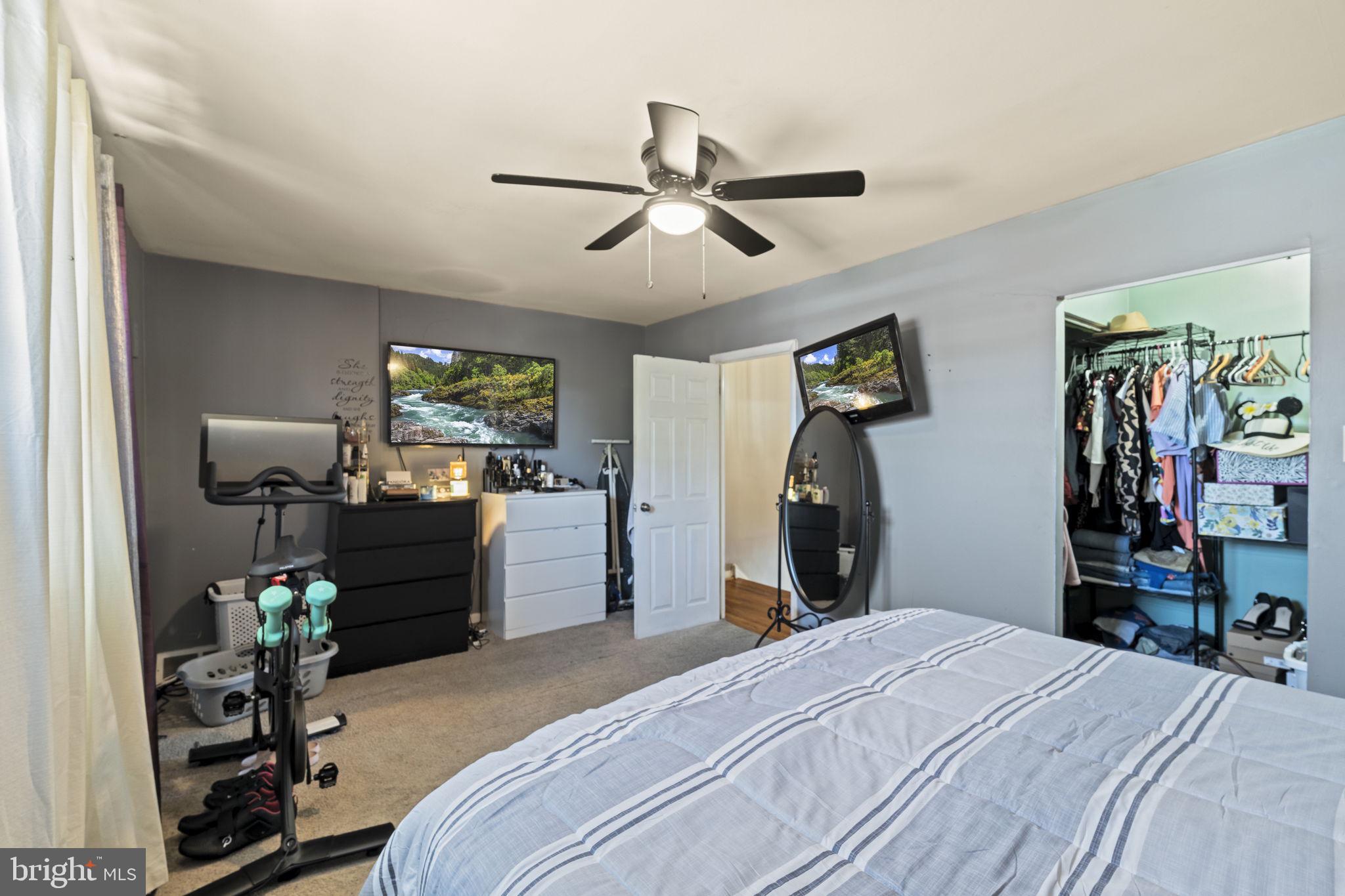 3329 Morning Glory Road Philadelphia, PA 19154 - Photo 21 of 32 Modern bedroom with stylish decor.