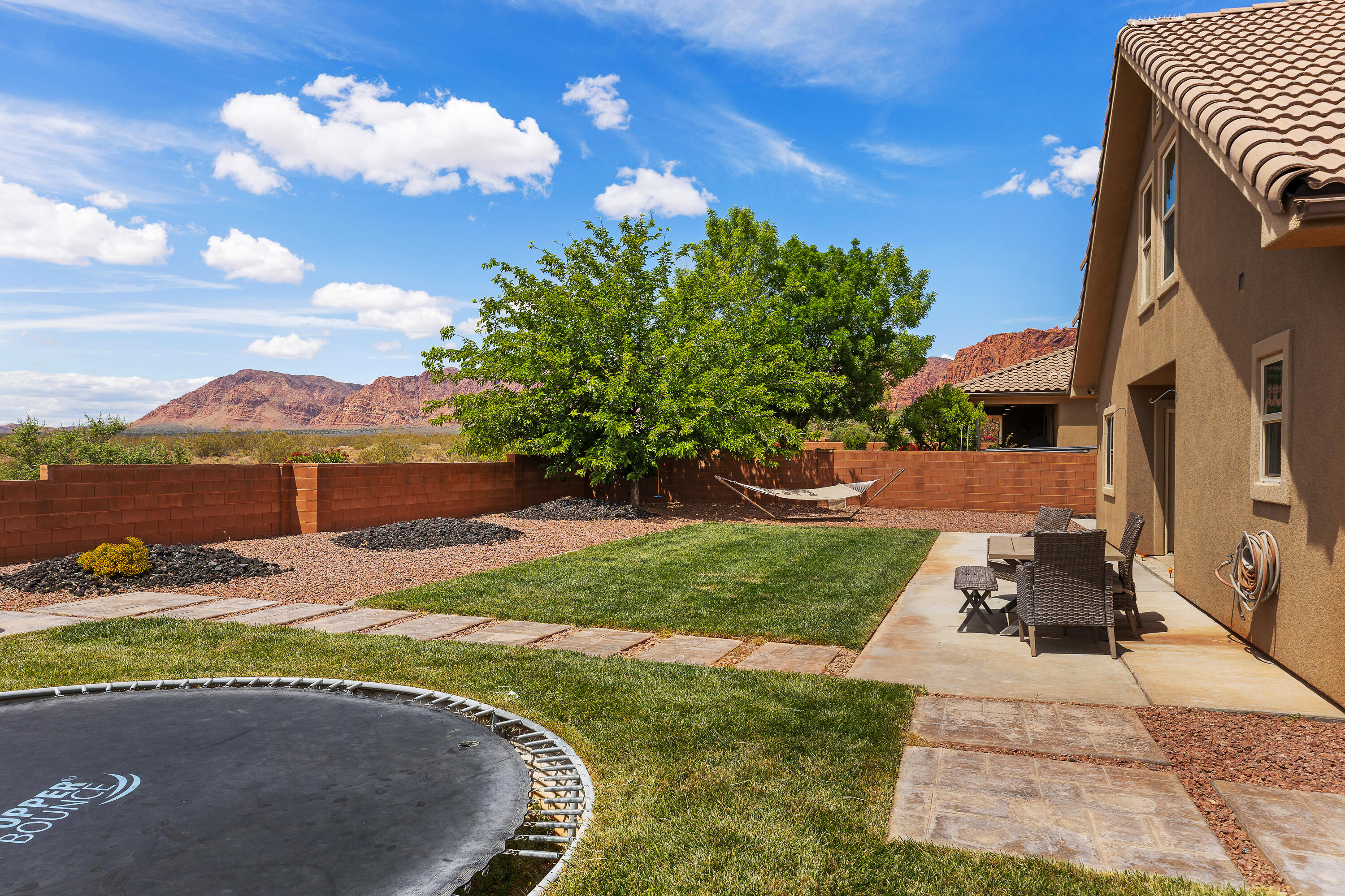 225 Falcon Court Ivins, UT 84738 - Photo 26 of 47 026. Backyard