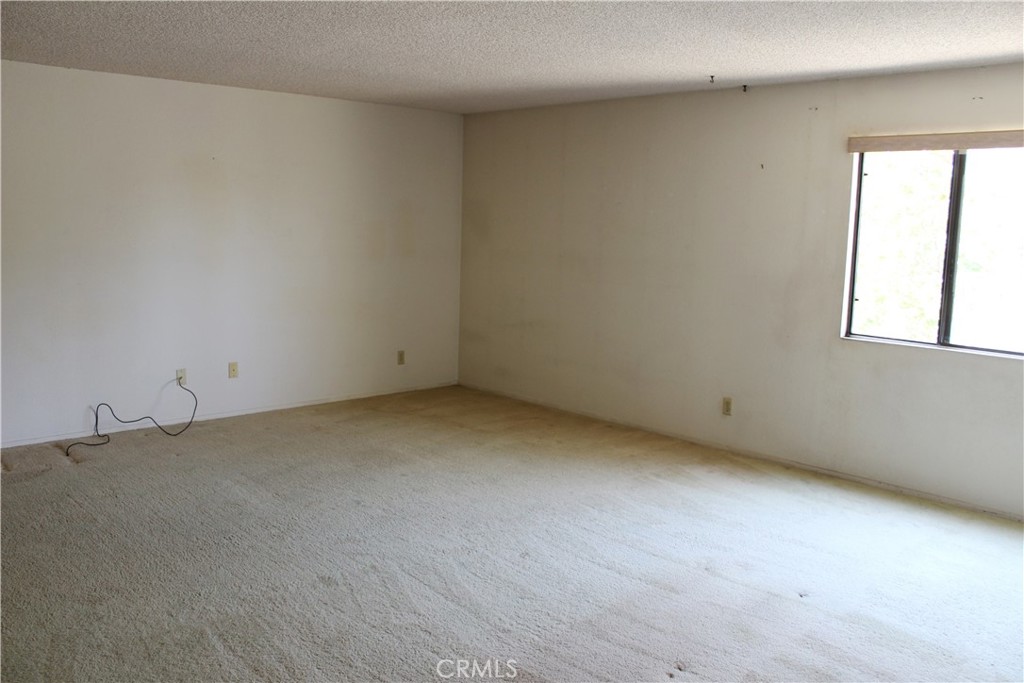 828 East Boone Street, Unit 12 Santa Maria, CA 93454 - Photo 30 of 32 an empty room with a window