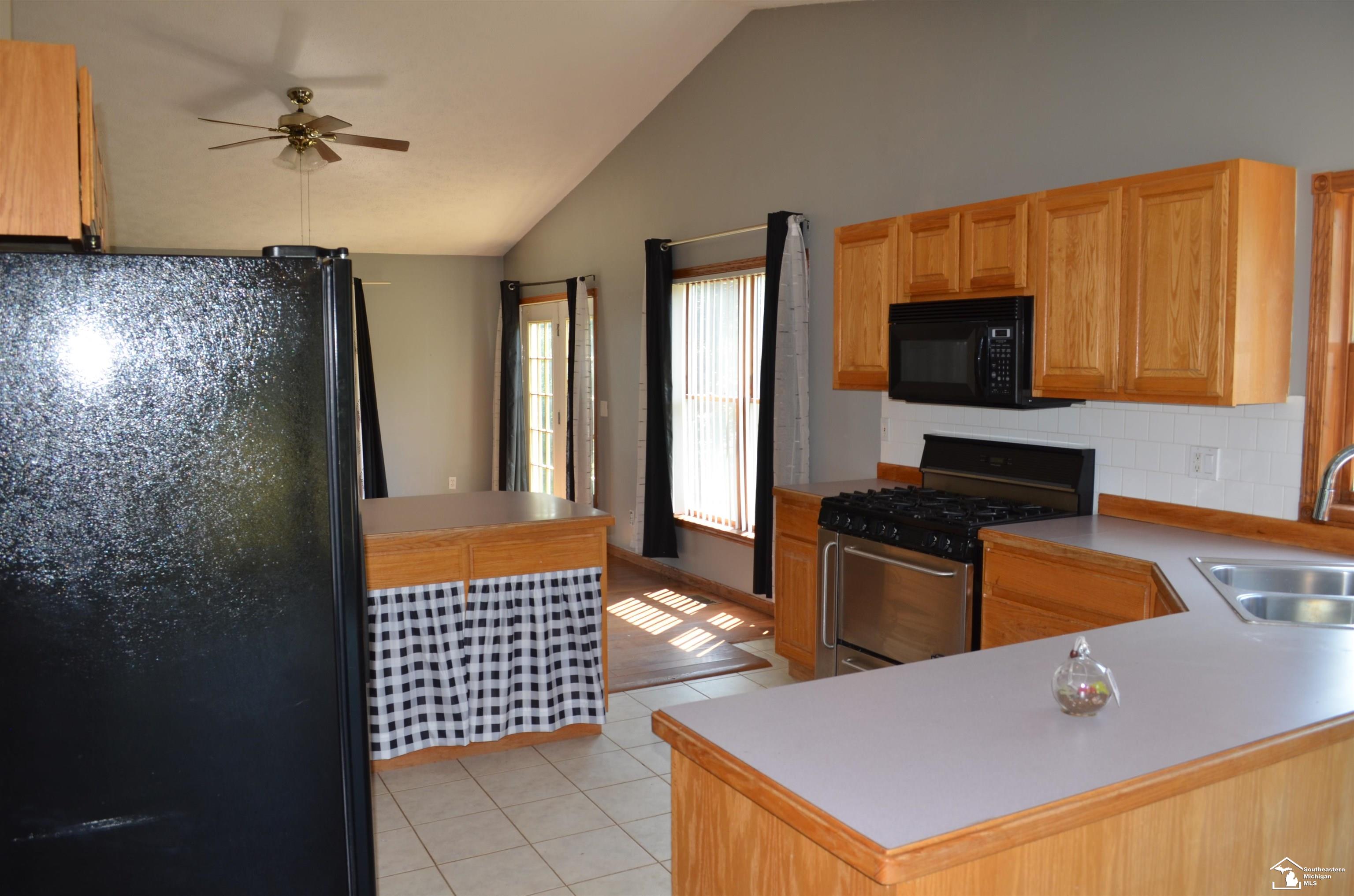 2977 Oakley Road Stockbridge, MI 49285 - Photo 4 of 34