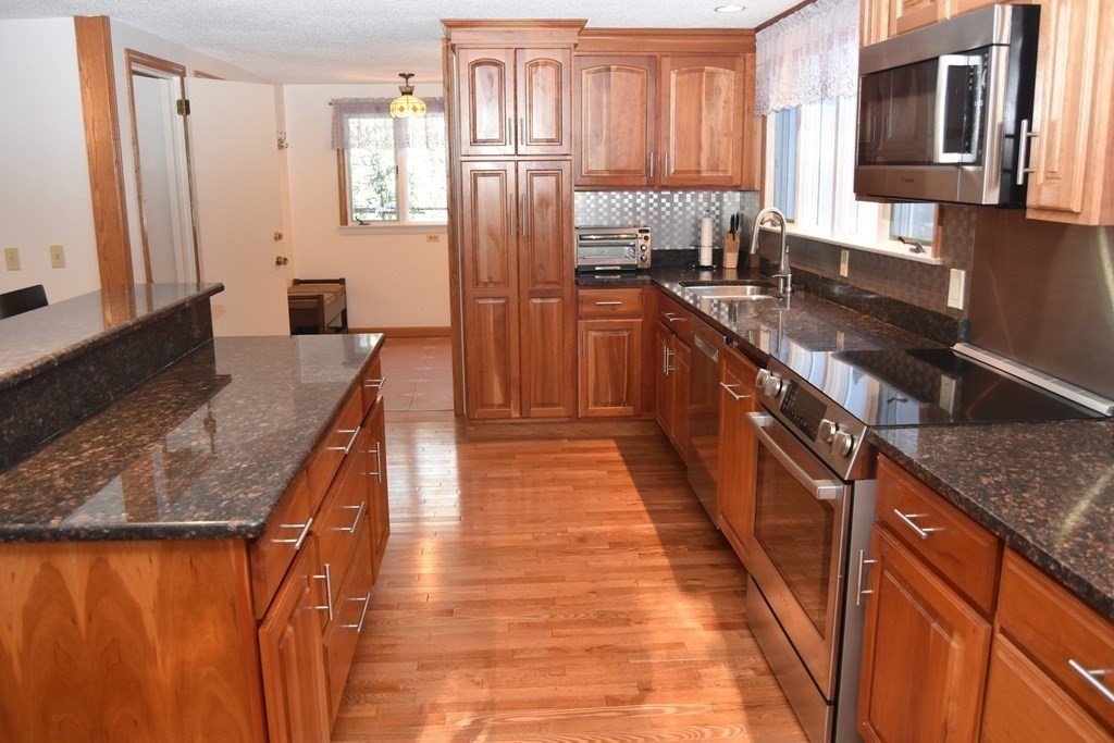 9 Kettle Pond Road Amherst, MA 01002 - Photo 12 of 42