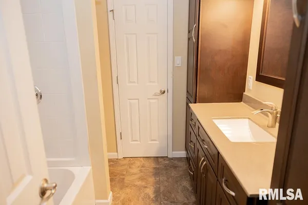 $385,000 | 439 East Glenwood Avenue, Olney, IL 62450