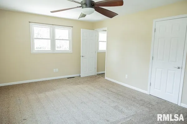 $385,000 | 439 East Glenwood Avenue, Olney, IL 62450